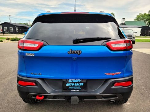 Used 2017 Jeep Cherokee Trailhawk w/ Cold Weather Group AWD/4WD image 5