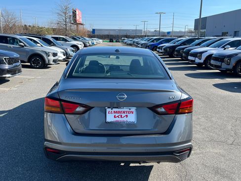 Used 2024 Nissan Altima 2.5 SV image 17