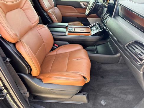 Used 2019 Lincoln Navigator Reserve AWD/4WD image 23