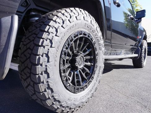 New 2025 GMC Hummer EV 3X w/ LPO, Illumination Package image 6