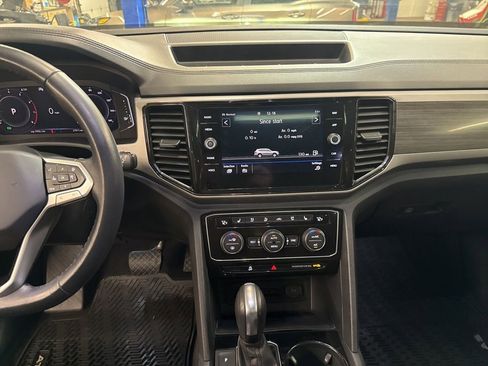 Used 2021 Volkswagen Atlas SEL Premium image 18