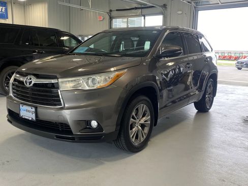 Used 2014 Toyota Highlander XLE image 6