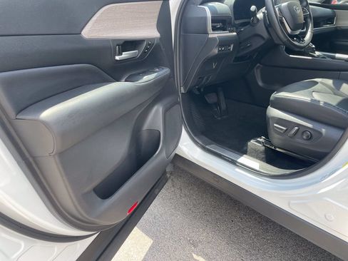 Used 2024 Toyota Grand Highlander AWD image 14