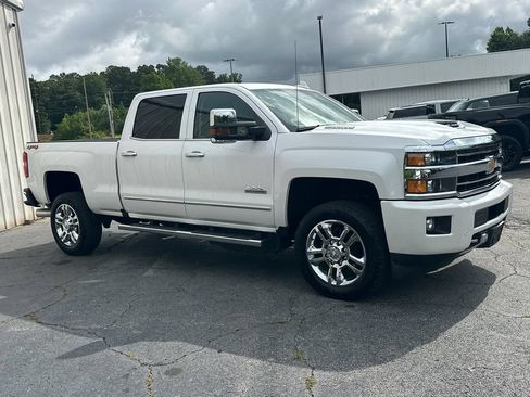 Used 2019 Chevrolet Silverado 2500 High Country w/ Duramax Plus Package AWD/4WD image 4