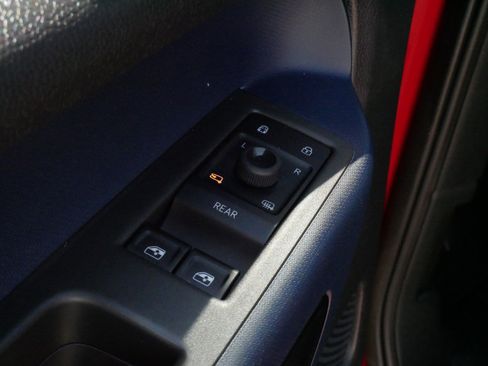 Certified 2025 Volkswagen ID. Buzz Pro S Plus AWD/4WD image 19
