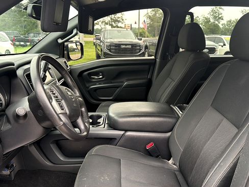 Used 2018 Nissan Titan SV w/ SV Convenience Package RWD image 11