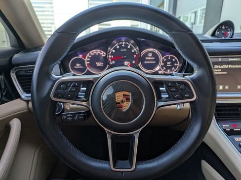Used 2018 Porsche Panamera image 12