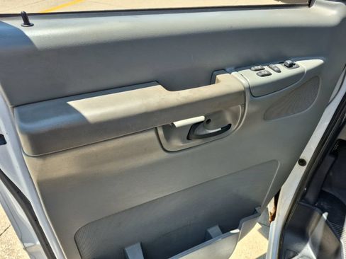 Used 2006 Ford E-150 and Econoline 150 RWD image 6