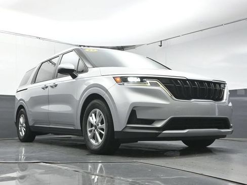 Used 2022 Kia Carnival LX FWD image 29
