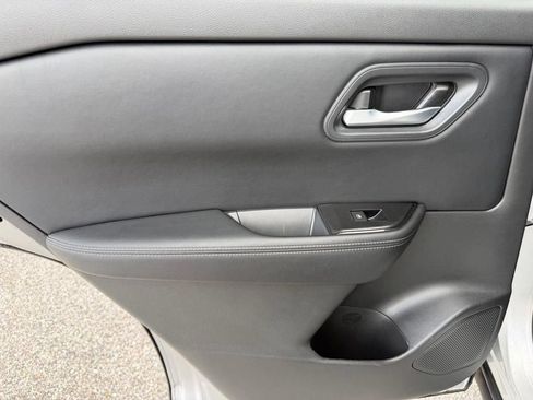Used 2024 Nissan Rogue SV FWD image 13