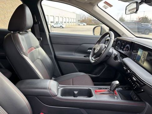 Used 2025 Nissan Kicks SR image 20