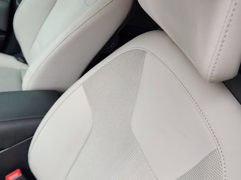 Used 2023 Kia Niro EX image 17