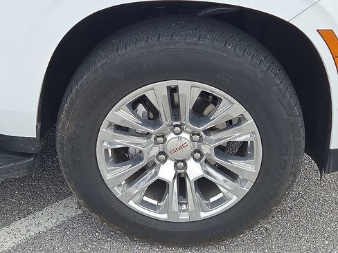 Certified 2025 GMC Yukon Denali image 7