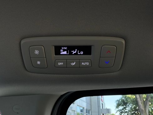 Used 2026 Kia Carnival FWD image 14