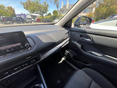 Used 2025 Nissan Rogue SV FWD image 37
