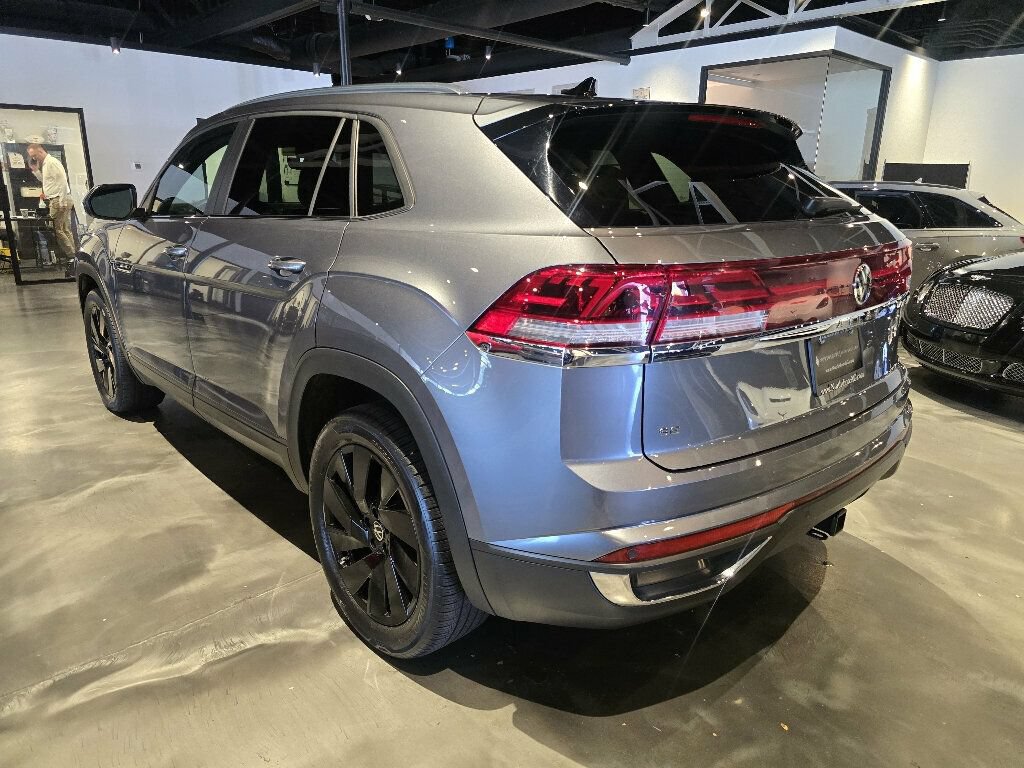 Used 2024 Volkswagen Atlas Cross Sport SE w/ Panoramic Sunroof Package FWD image 7
