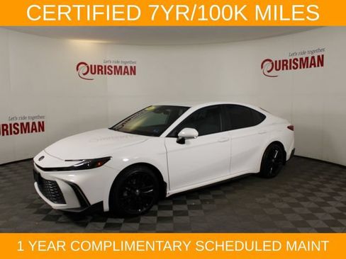 Used 2025 Toyota Camry SE w/ Convenience Package FWD image 3