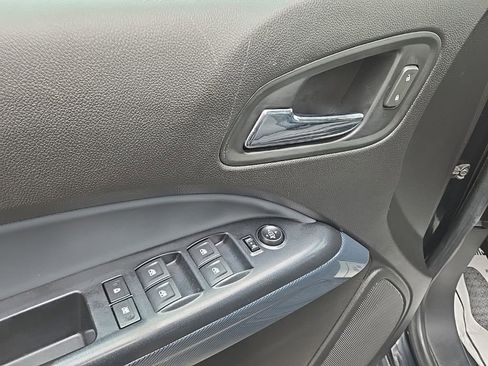 Used 2021 Chevrolet Colorado Z71 AWD/4WD image 16