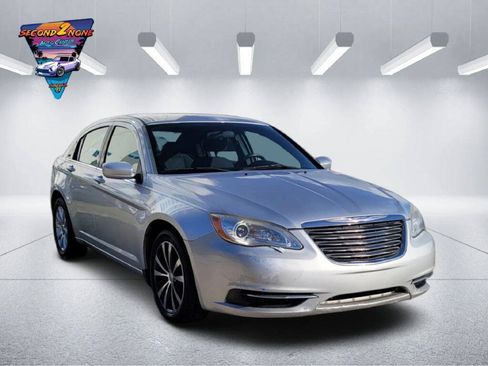 Used 2012 Chrysler 200 Touring FWD image 3