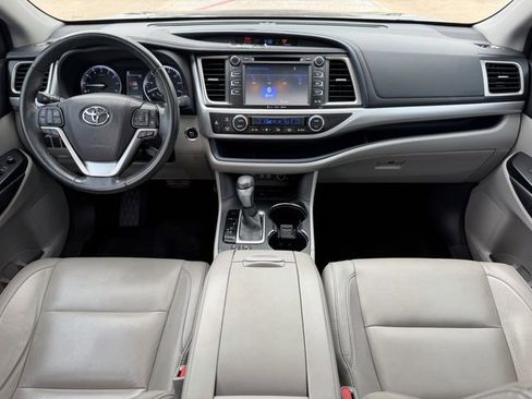 Used 2018 Toyota Highlander XLE FWD image 25
