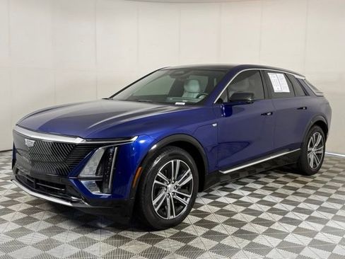 Used 2024 Cadillac Lyriq Luxury w/ LPO, Floor Liner Package AWD/4WD image 2