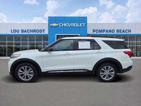 Used 2023 Ford Explorer XLT w/ Equipment Group 202A image 4