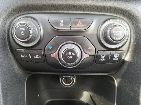 Used 2015 Dodge Dart SXT image 22