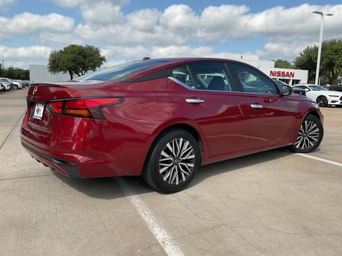 Used 2025 Nissan Altima 2.5 SV FWD image 6
