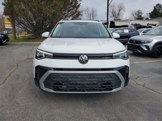 Certified 2025 Volkswagen Taos SE w/ Panoramic Sunroof Package video 2