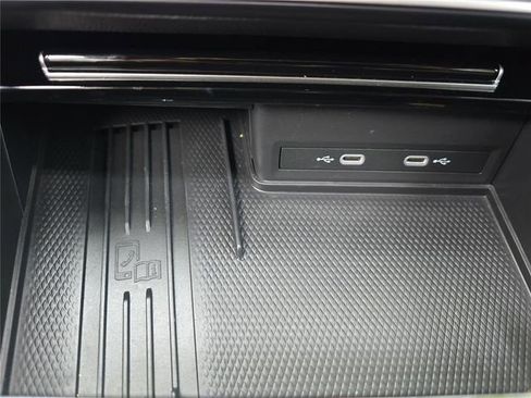 Used 2025 Volkswagen Atlas SEL Premium R-Line image 24