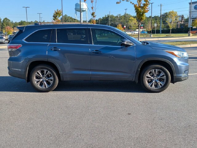 Used 2015 Toyota Highlander Plus FWD image 3