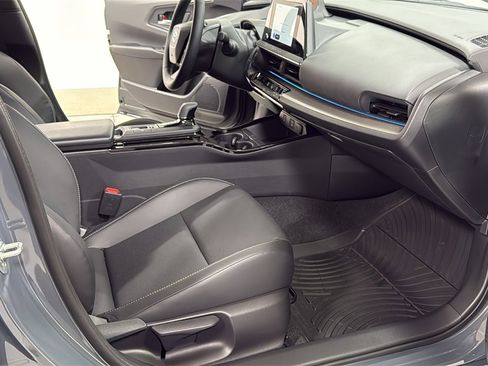 Certified 2025 Toyota Prius XLE image 18