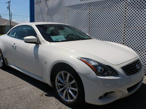 Used 2014 INFINITI Q60 Convertible w/ Premium Package RWD image 3