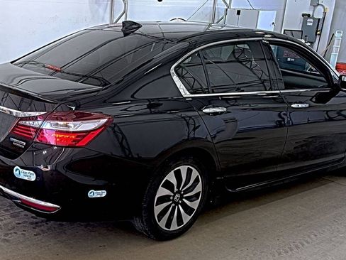 Used 2017 Honda Accord Touring image 4