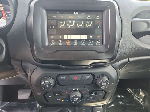 Certified 2018 Jeep Renegade Latitude AWD/4WD image 16