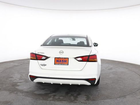 Used 2025 Nissan Altima 2.5 SV FWD image 11