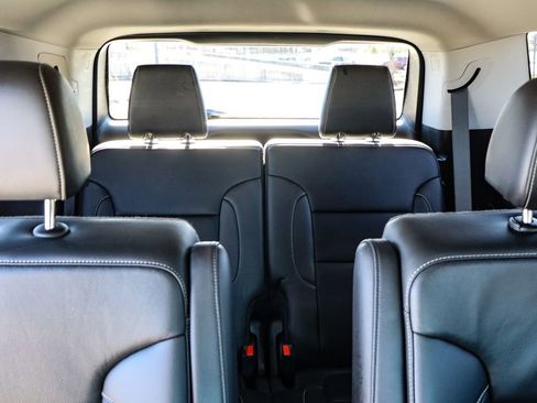 Used 2023 GMC Acadia SLT image 18