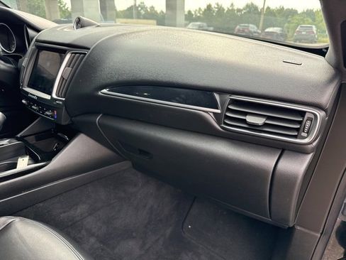 Used 2018 Maserati Levante image 26