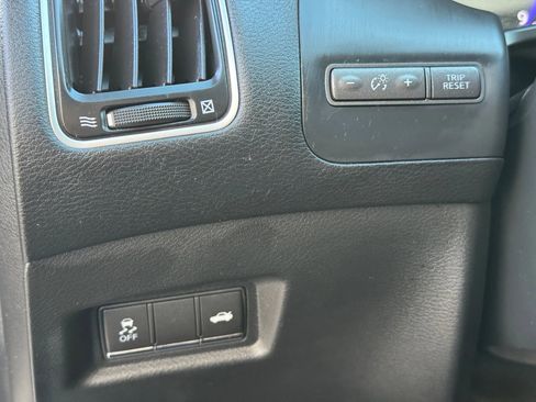 Used 2017 INFINITI Q60 3.0t w/ Cargo Package image 40