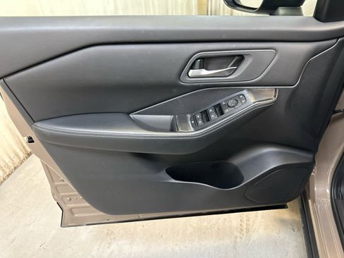 Certified 2024 Nissan Rogue SV image 24