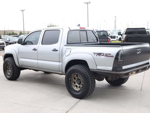 Used 2015 Toyota Tacoma 4x4 Double Cab w/ TRD Off-Road Package image 4