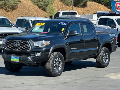 Used 2022 Toyota Tacoma TRD Off-Road image 8