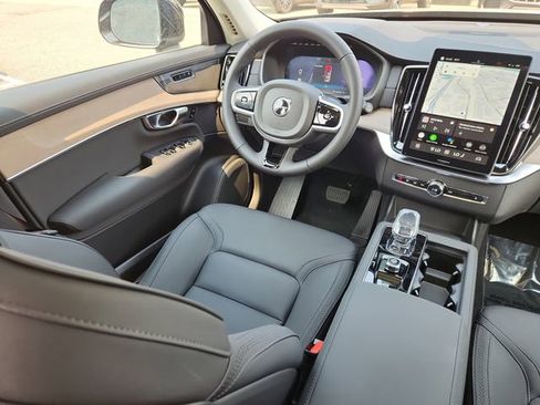 New 2025 Volvo XC90 B5 Plus w/ Protection Package Premier image 10