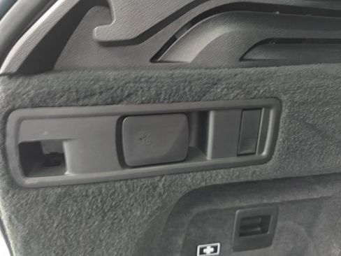 Used 2020 BMW X5 xDrive40i w/ M Sport Package image 18