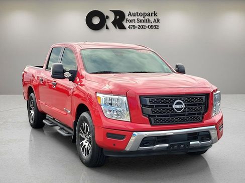Used 2024 Nissan Titan SV w/ SV Convenience Package AWD/4WD image 1