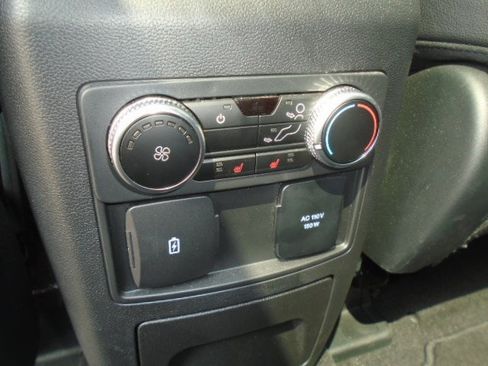 Used 2024 Ford Explorer Limited w/ Limited Technology Package AWD/4WD image 4