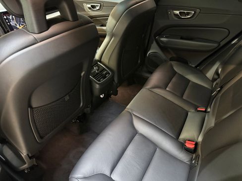 Used 2018 Volvo XC60 T5 Inscription w/ Convenience Package image 36