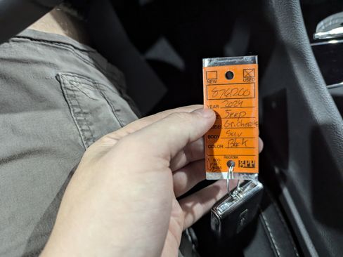 Used 2024 Jeep Grand Cherokee Laredo X image 25