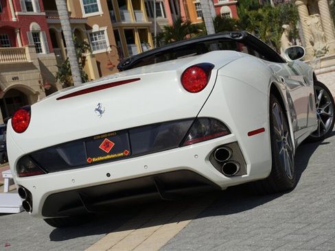 Used 2014 Ferrari California RWD image 67