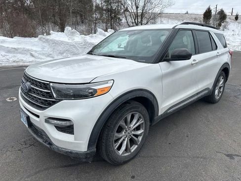 Used 2020 Ford Explorer XLT w/ Equipment Group 202A image 2
